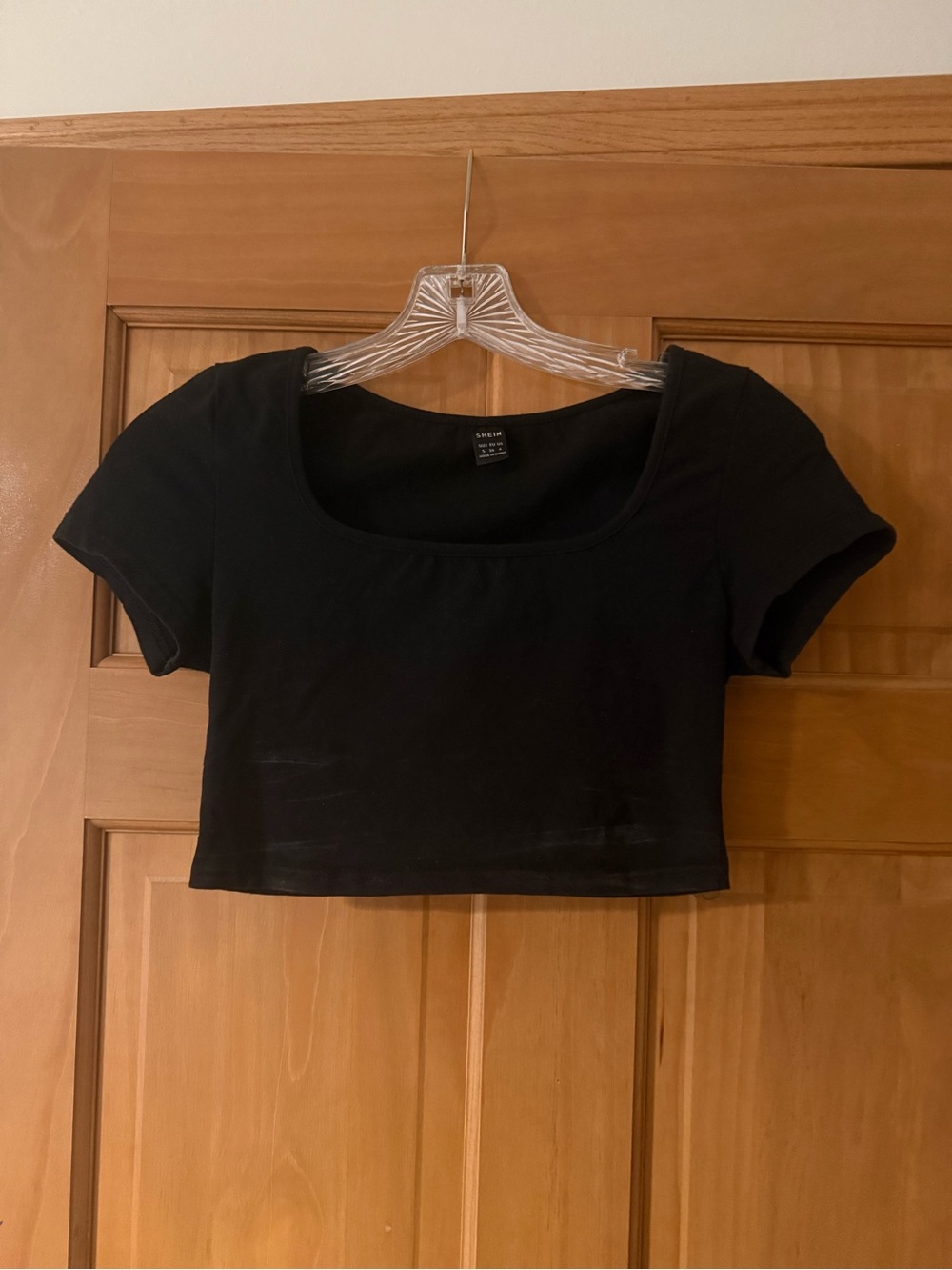 SHEIN Black Scoop Neck Short Sleeve Crop Top